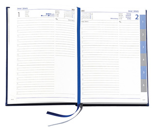 Buchkalender "Daily Chefkalender Register INT" im Format 14,5 x 20,5 cm, Kalendarium 4-sprachig D/F/I/GB Grau/Blau mit 2 Lesebändern und Registerstanzung, 416 Seiten Fadenheftung, Eckenperforation, Einband Magic hellbraun